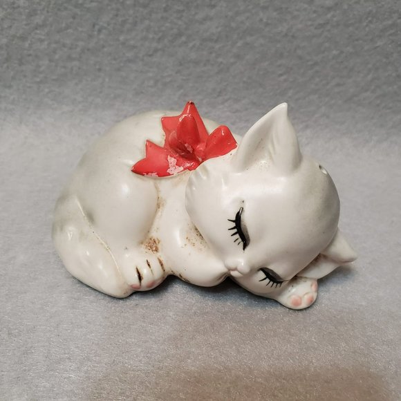 Vintage Lefton Kitty Cat Salt or Pepper Shaker, Sleeping Kitten Figurine, 1960s - Picture 2 of 7
